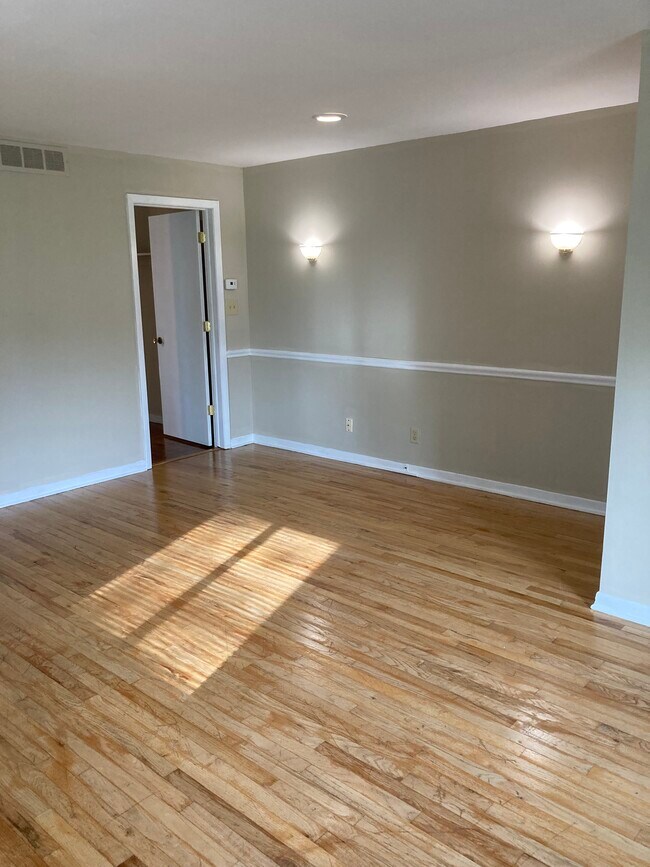 Photo - 2845 Chamberlain Rd