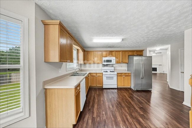 Photo - 1552 Armende Cir