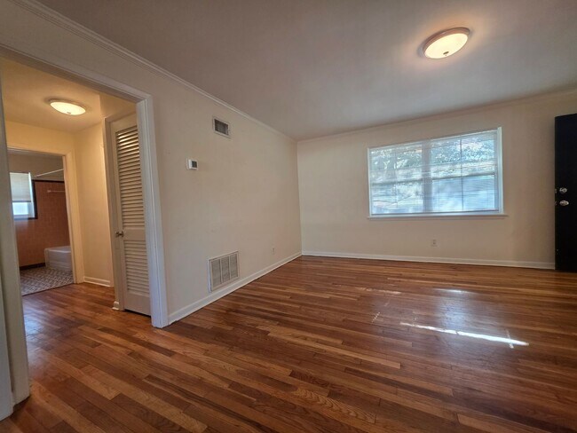 Photo - Bull St Unidad 3