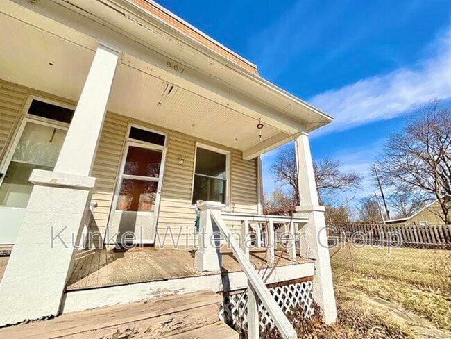 Photo - 907 N Church St