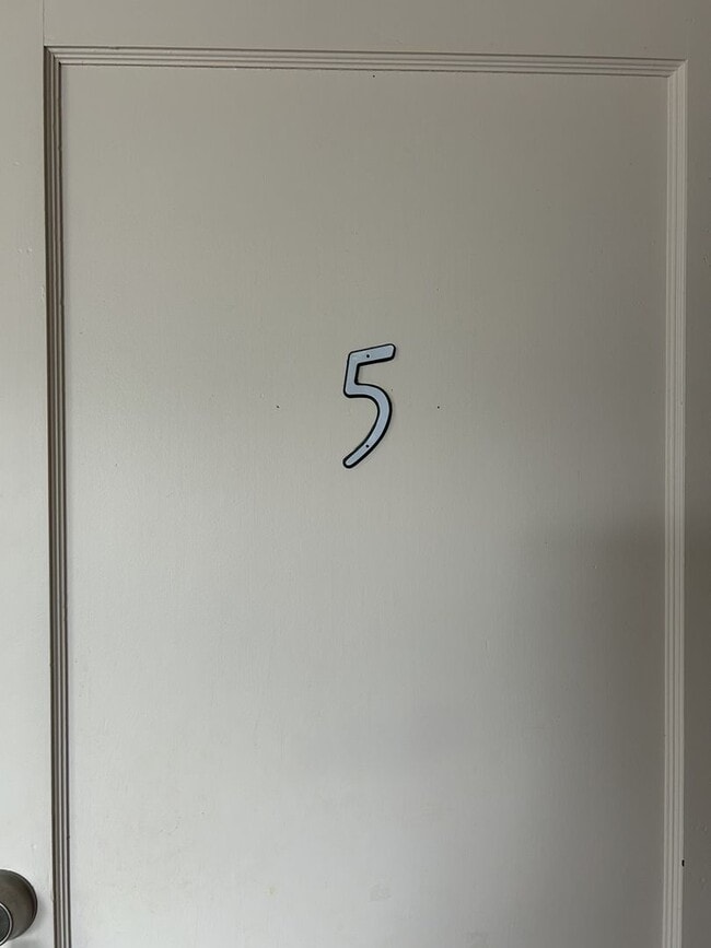 Photo - 110 W Lindburg St Unit 110 W Lindburg Apt 5