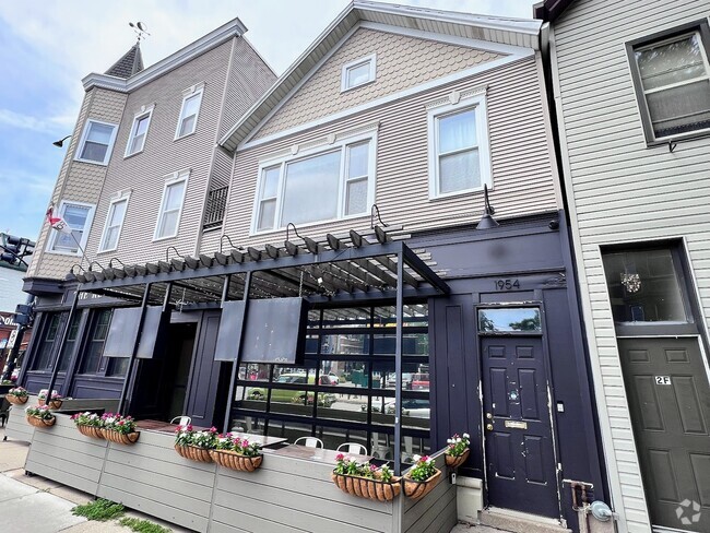Building Photo - 3401 N Damen Ave Unit 2R Rental