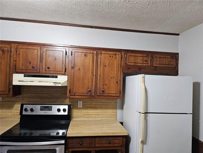 Photo - 2835 Springdale Rd