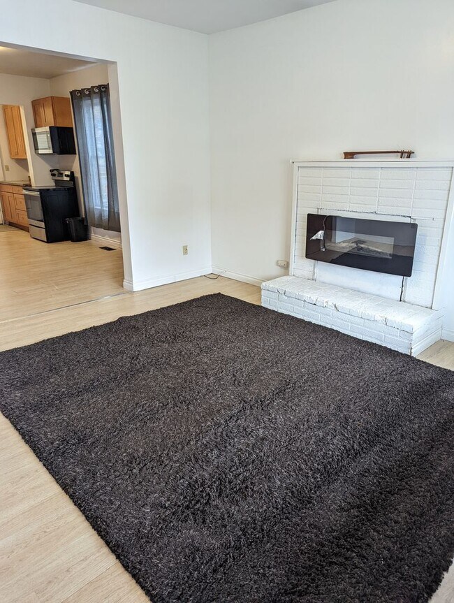 Photo - SHOWING 2/26 @11am   5 Bedroom 2 Bath Hous...