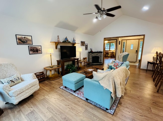 Photo - 42 Dalton Dr