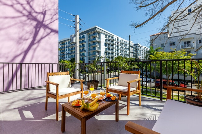 Saffron Apartments (Furnished Rooms)