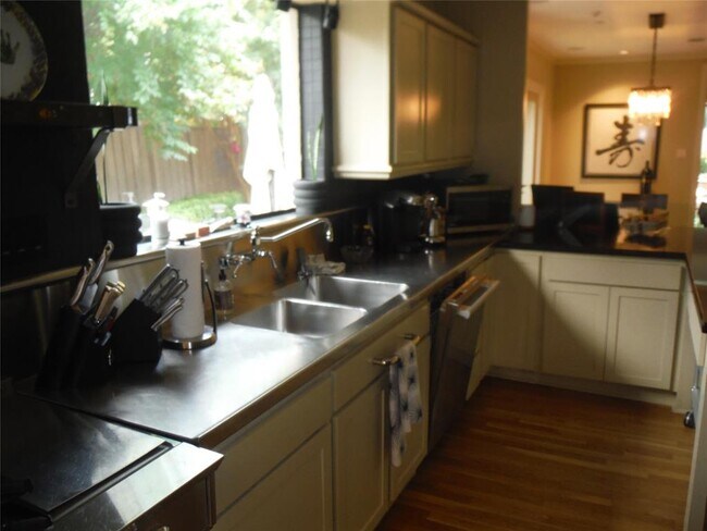 Photo - 1210 Marshall Ln