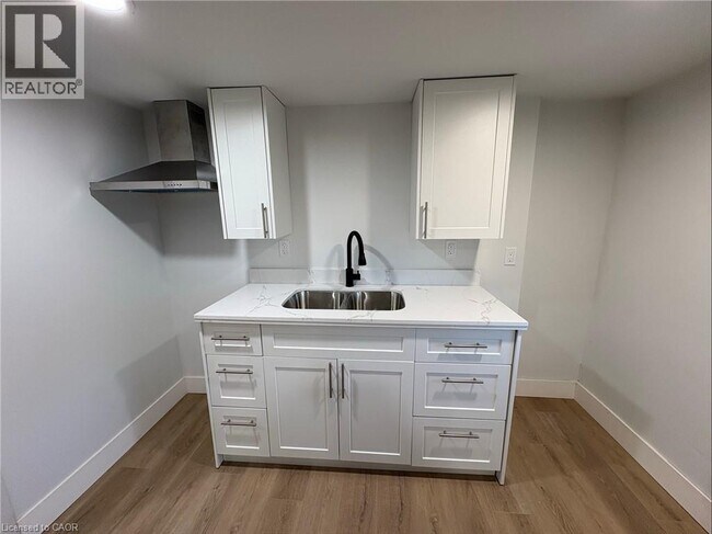 Photo - 803 King St Unit 4