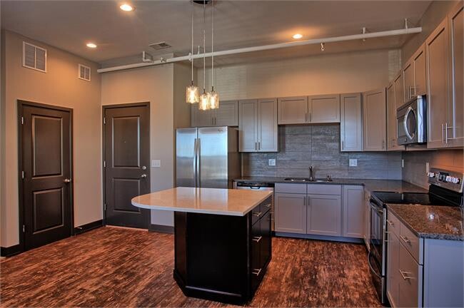 2 Bedroom Loft-style Condo on Main Street - 2 Bedroom Loft-style Condo on Main Street