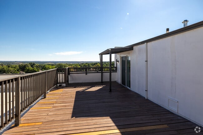 3BR, 2BA - 1568SF