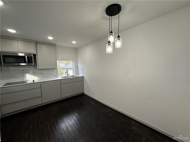 Photo - 8 Miller Ave