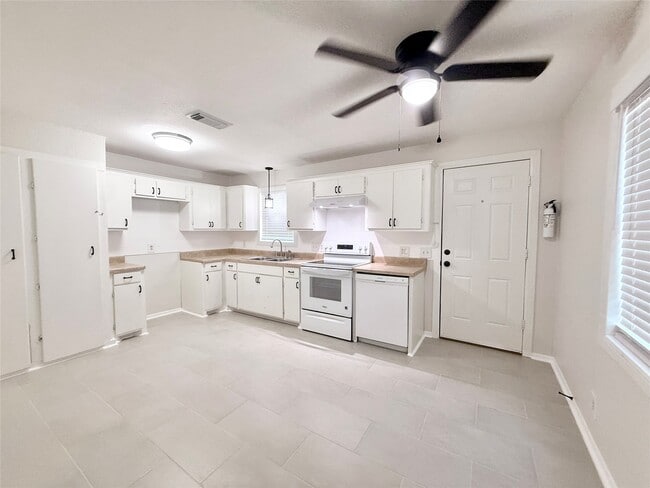 Photo - 1511 Avenue E