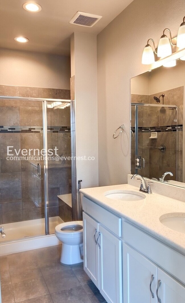 Photo - 1689 Grand Ave