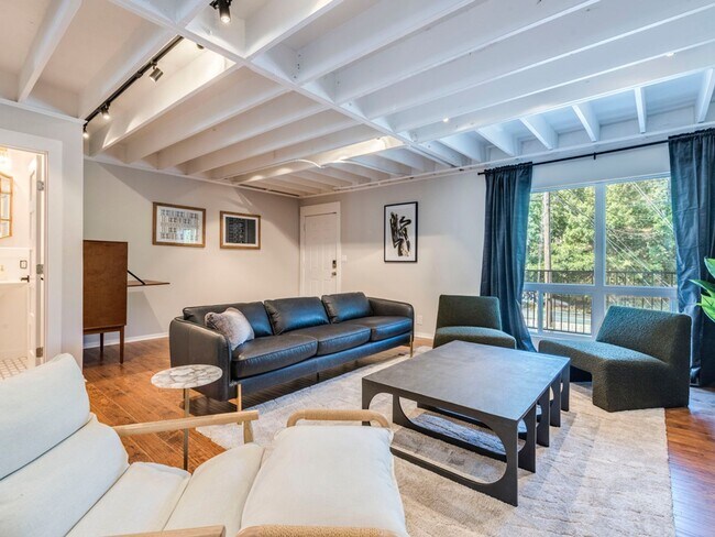Photo - 500 E Riverside Dr