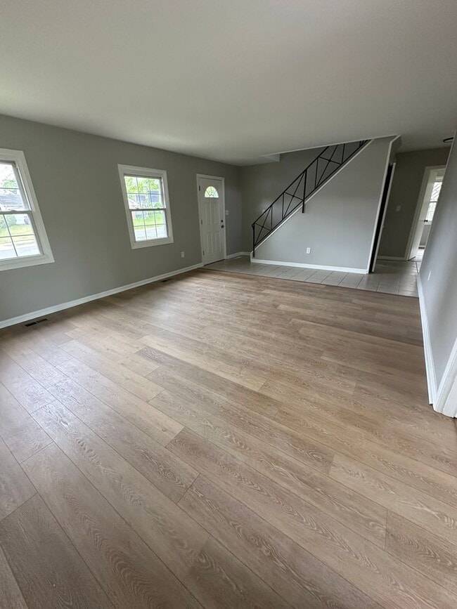 Building Photo - 4 Bedroom, 2 Bathroom Cape Cod