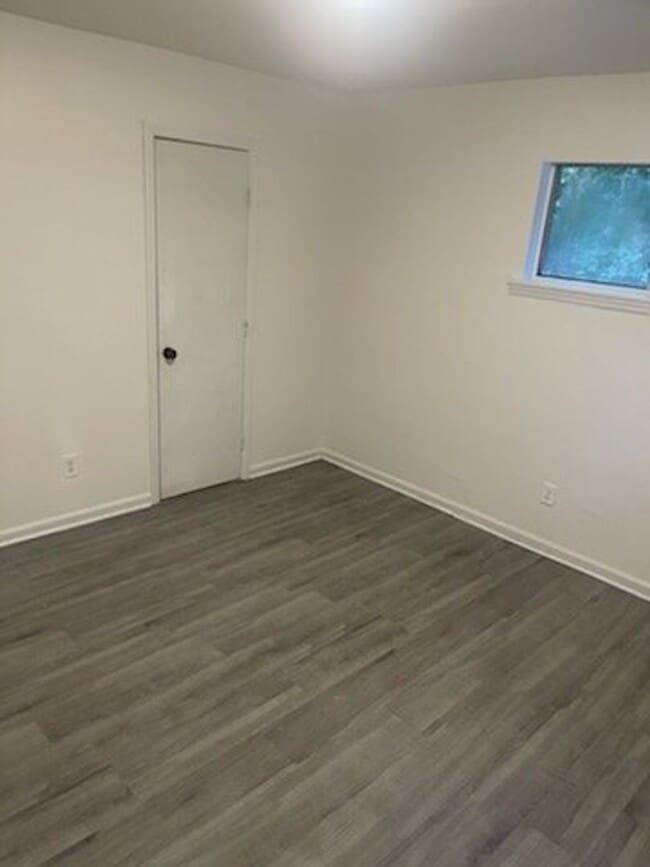 Photo - Move-In Ready 2 Bedroom Duplex – Pet Friendly!