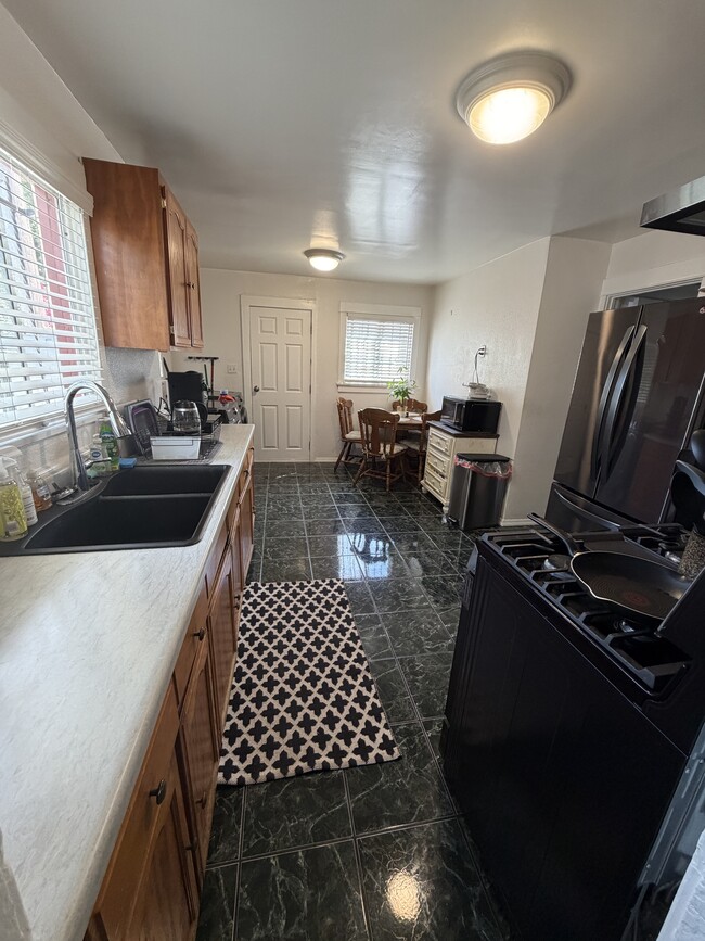 2068 W 52nd St
