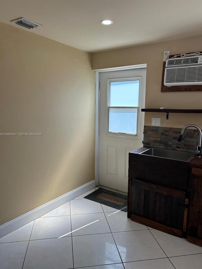 Photo - 1301 N 58th Ave Unit 1