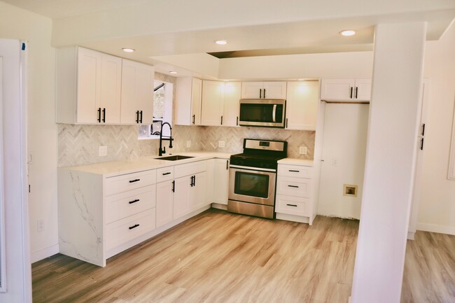 Kitchen - 10535 Myrtle St House