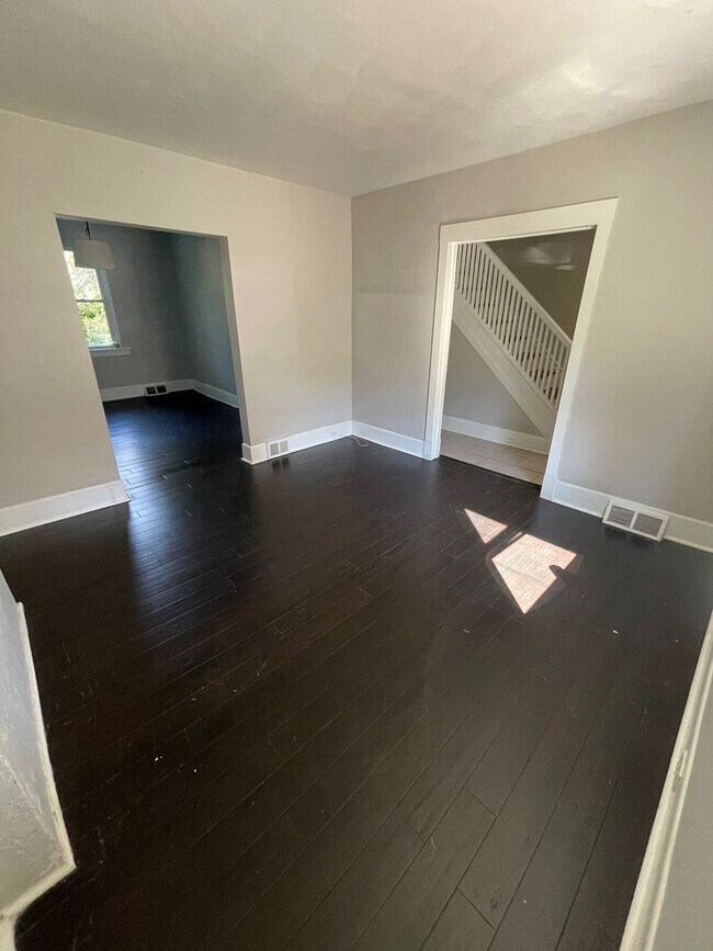 Photo - 1528 Methyl St