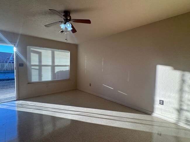 Photo - 3011 NE Cimarron Trail