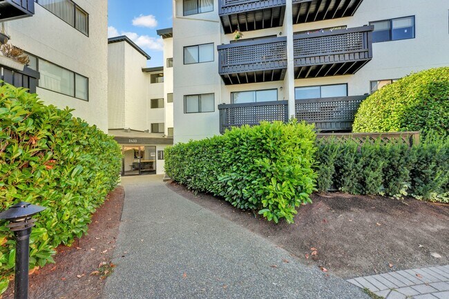 Photo - Roberts Manor