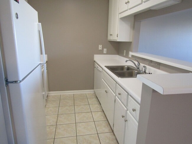Photo - 158 Woodmere Dr Unit 1