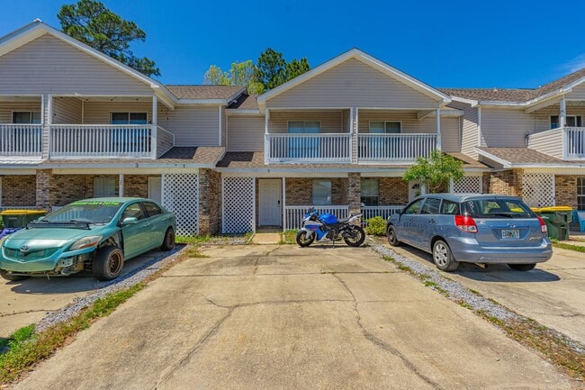 Photo - 5 Chatelaine Cir SE
