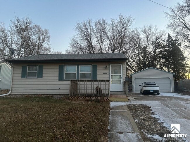 Photo - 2409 E 6th St