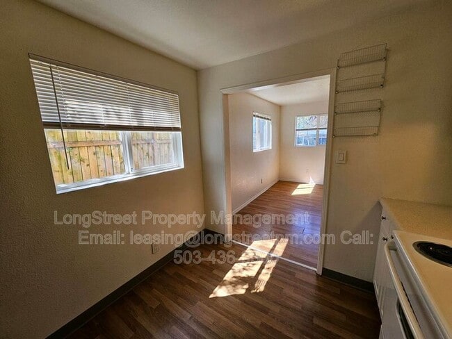 4553 NE 105th Ave