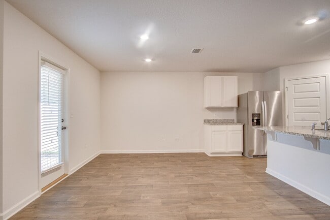 Photo - 4-Bedroom Rental in Lakeshore Preserve – Open Floor Plan, Screened Patio, and 2-Car Garage