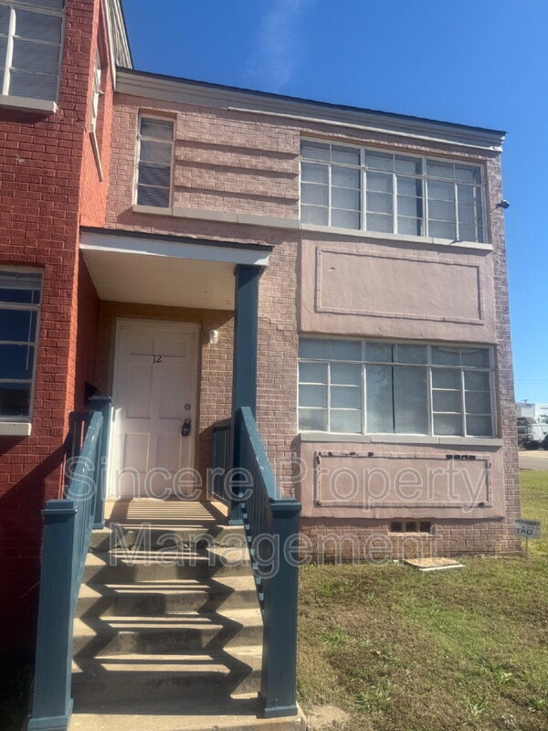 Building Photo - 1931 NE 25th St Unit Apt. 12