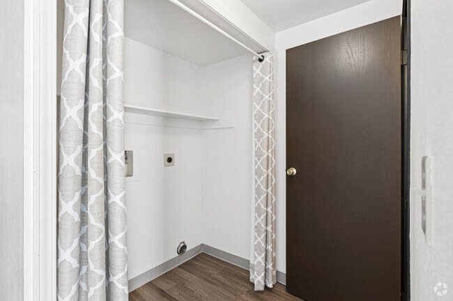 2BR, 1.5BA - 1,032SF - Laundry