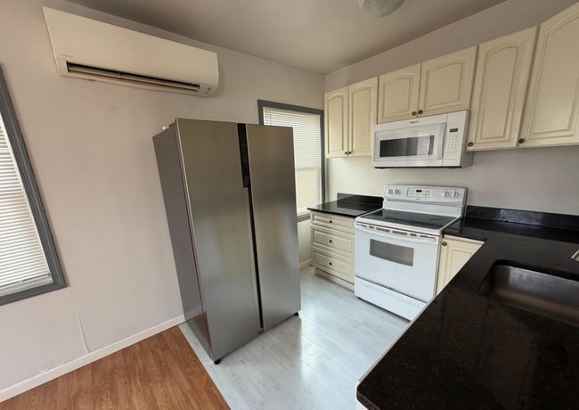 Photo - 600 Keefer Pl NW Unit 3