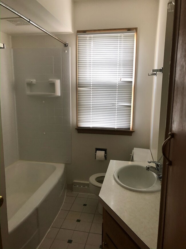 Photo - 410 Malin St