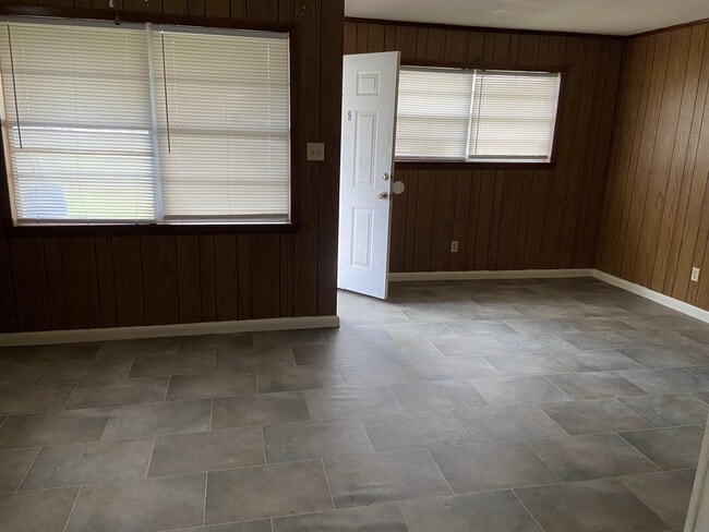 Building Photo - 5218 Field Dr