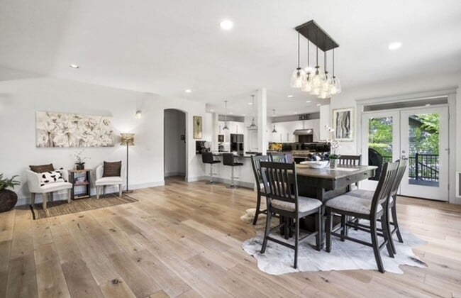 Photo - 19062 Mount McLoughlin Ln