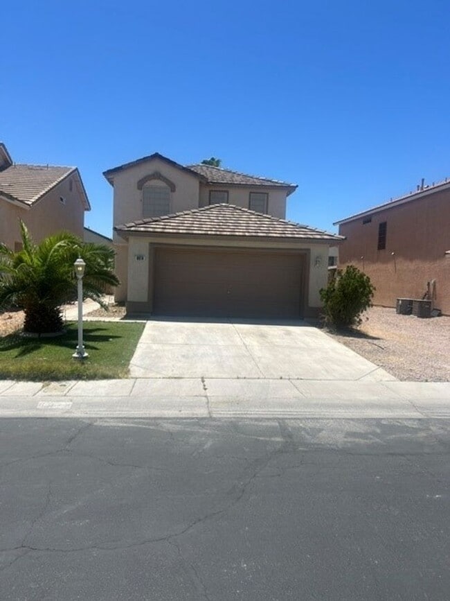 Building Photo - This three bedroom has the primary bedroom on the downstairs level.