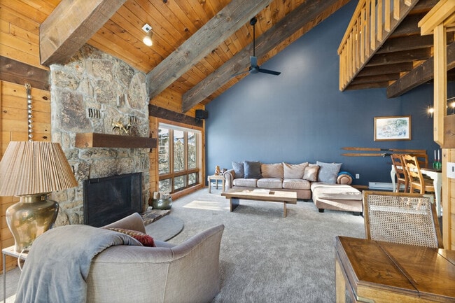 Building Photo - 2460 Ski Trail Ln