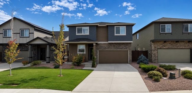 Building Photo - Modern 4 bedroom with den and neighborhood pool