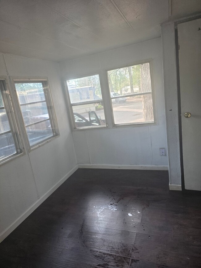 Photo - 10 9th Ave