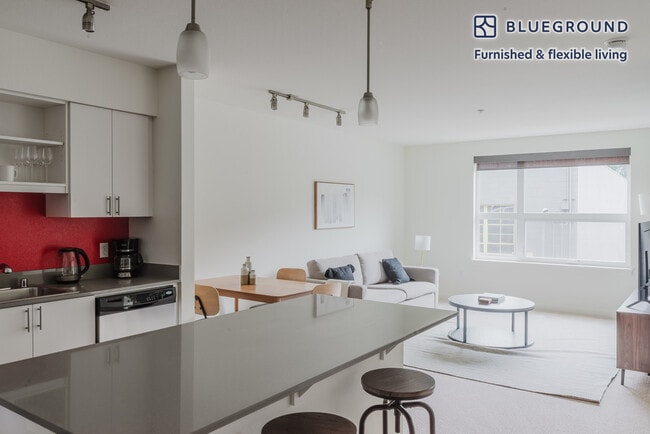 Photo - 330 3rd Ave W Unidad FL5-ID764