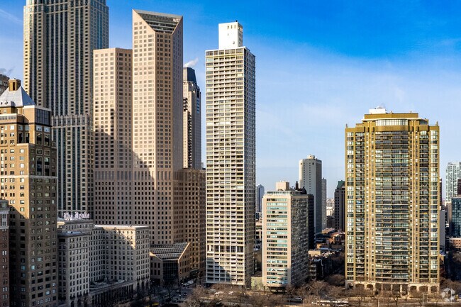 Photo - 1000 Lakeshore Plaza