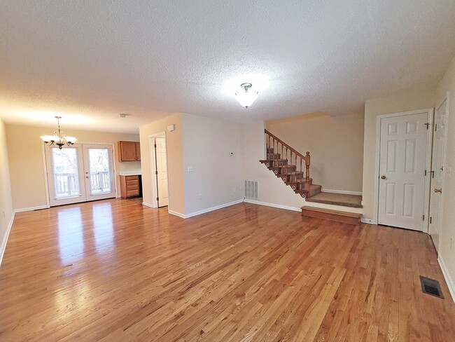 Photo - 807B Edgemont Terrace SW