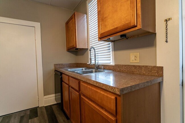 Photo - 1512 Indianola Ave