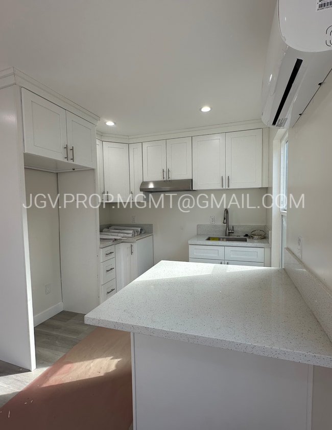 Photo - 1025 S Victoria Ave