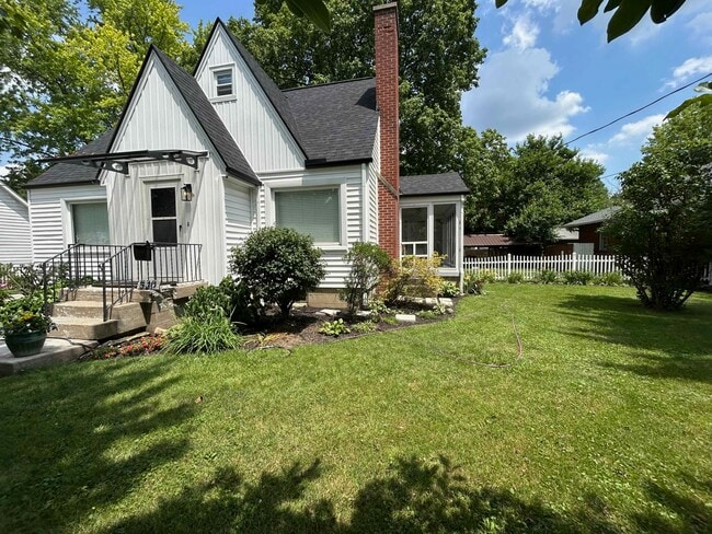 Building Photo - 530 Maplewood Ave Rental
