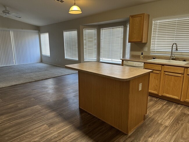 Photo - 4 Bedroom in San Tan Ranch, Gilbert!