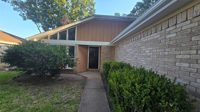 Photo - 15135 Beechnut St