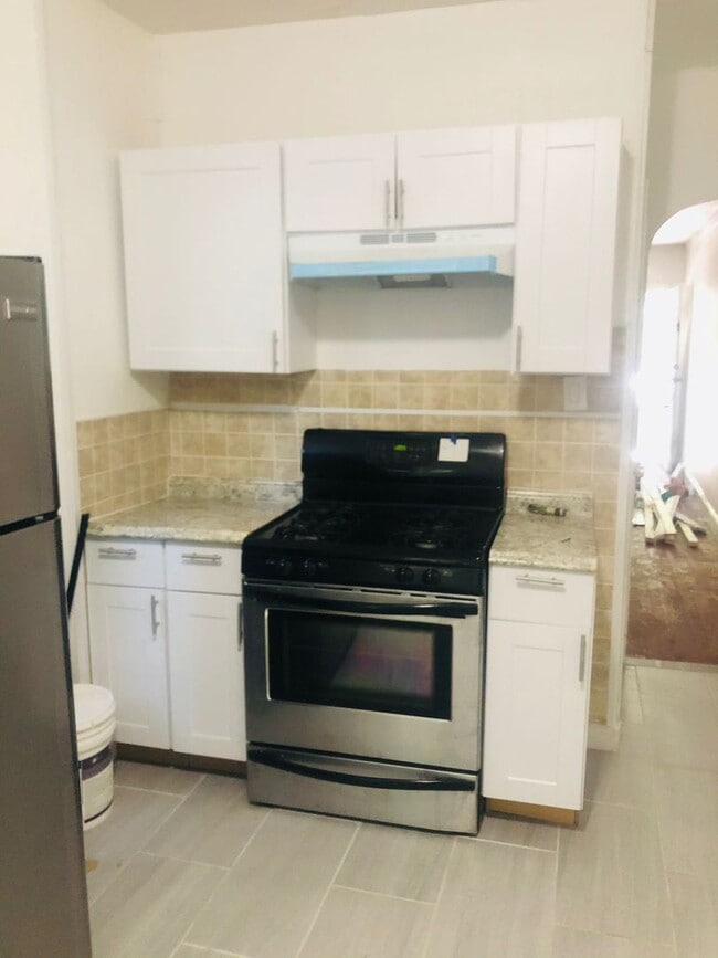 4 bed 1 bath amazing location - 4 bed 1 bath amazing location House